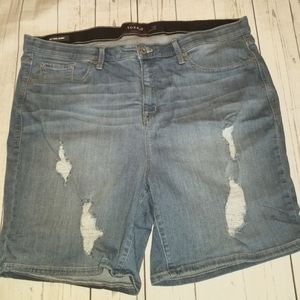 Torrid Sky High Skinny Bermuda Medium Wash Jeans Shorts distressed 22 premium